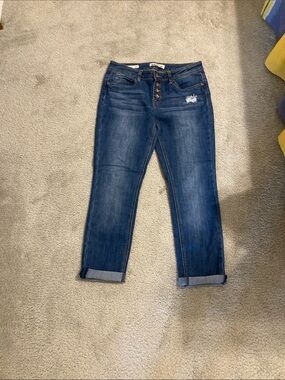 Dollhouse Distressed Button-Fly Capri Jeans